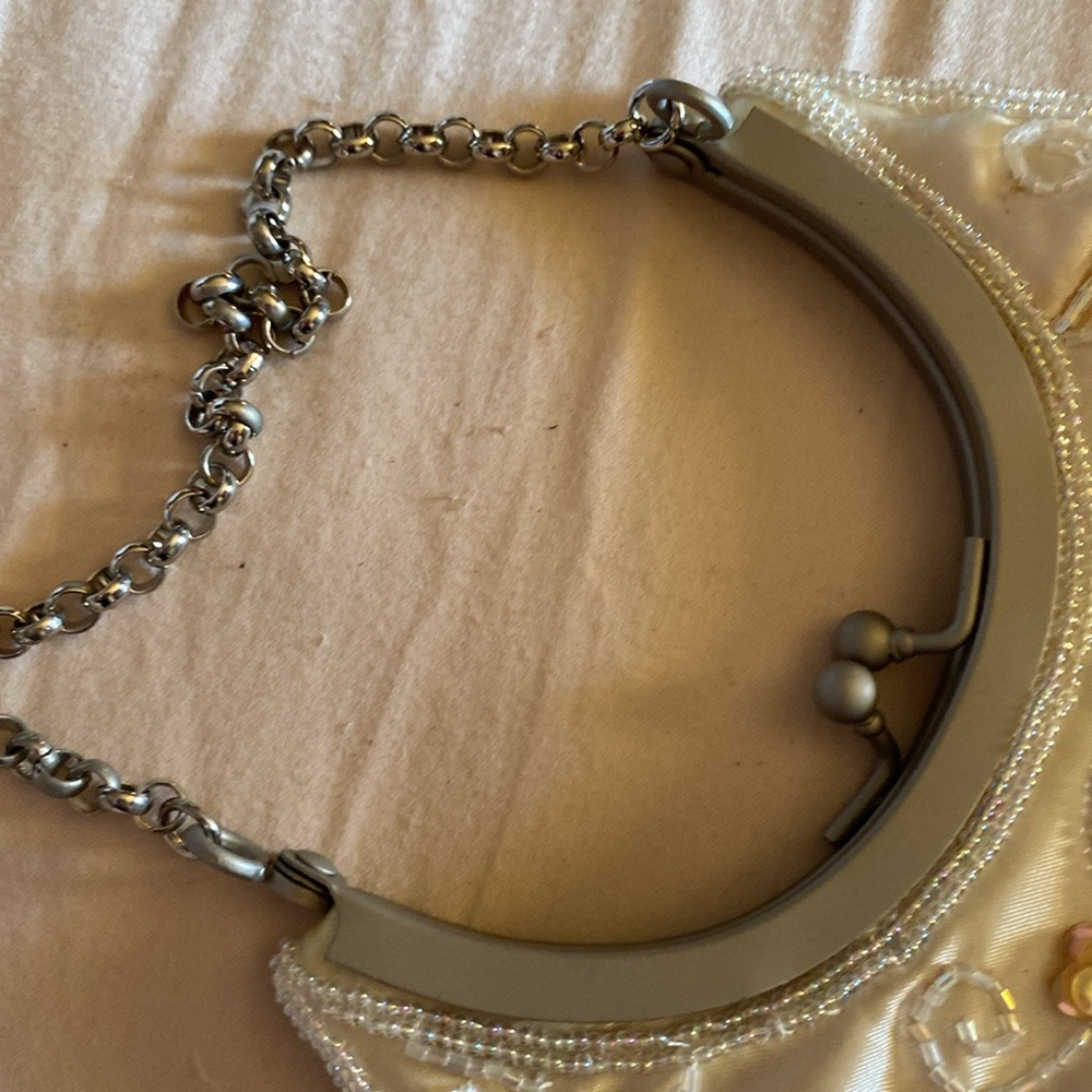 Bridal bag Hillard & Hanson Sequined White Satin Evening Purse
Silver Tone Chain - Picture 3 of 4